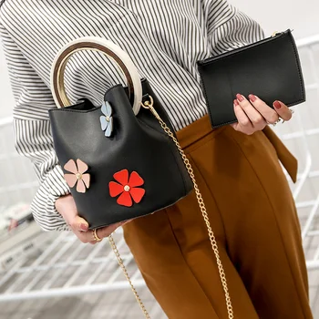 Black Bucket Bag With Flowers 2017 New Korean Fashion Decorated Rivet Round Wooden Ring Handle Handbags Small Composite Bags sac