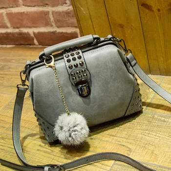 2016 New Cute Women HandBags 3 Color Available Women Handbags With Some Rivet PU Leather Women 's Messenger Bags