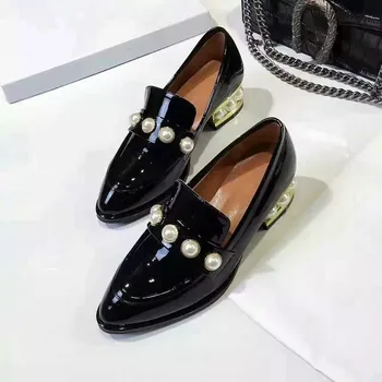 2017 New Spring Autumn Shoes Woman Pearls Decoration Low Chunky Heels Slip On Loafers Patent Leather Mujer Pumps Designer Luxury