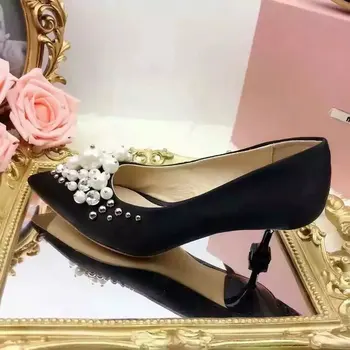 2017 New Spring Shoes Woman Silk Pointed Toe Handmade Crystal Pearls Strange Med Heels Women Pumps Luxury Design Party Office