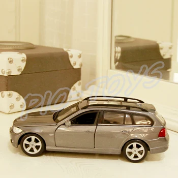 Christmas Gift Series 3 1/24 Model SUV Metal Vehicle Diecast Table Decoration Present Alloy Collection Toys Car Big Jeep Scale