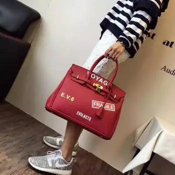 The new fashion trend of classic big fun stamp lock platinum package letter portable shoulder bag