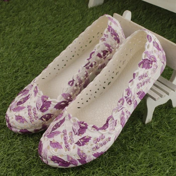 Anti-Sliding Ventilation Holes Florals Shoes Color Candy Home Slippers Woman Garden Sandals Shoes Mules Clogs Black Friday