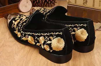 Hot selling unique style men shoes round toe gold string embroidery flat shoes 2017 suede dress shoes party shoes