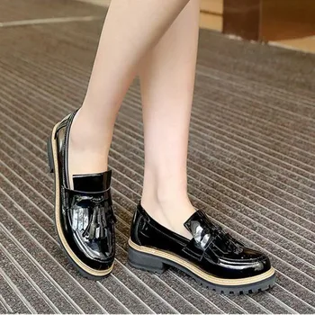 2016 patent leather flat with large size women shoes tassel casual black oxford shoes size 35-43 huarche