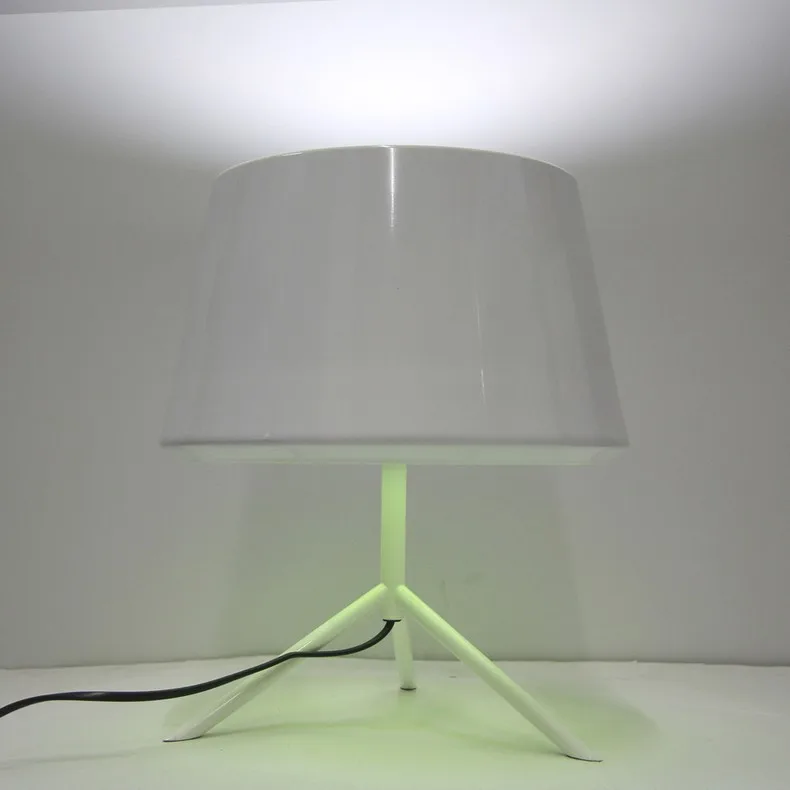 The simplicity of modern European fashion creative Home Furnishing eye bedroom bedside reading aluminum desk lamp diameter 30CM