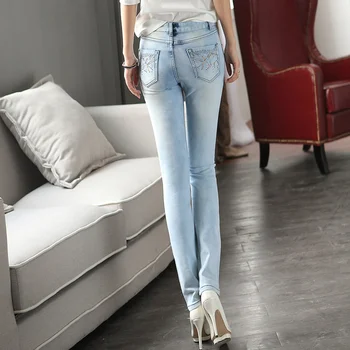 2017 Classic Style Straight Jeans Women Mid Waist Light Blue Jeans Female Elastic Denim Pants Female Trousers Of